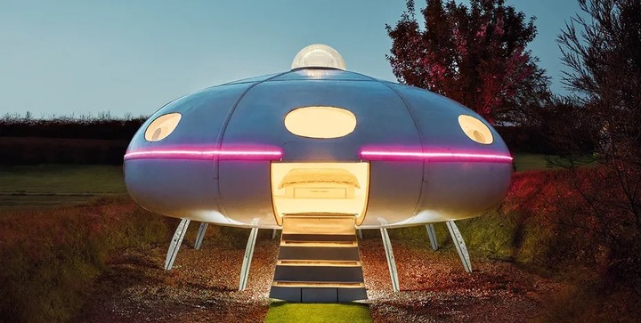 Airbnb-UFO-edit.jpg!720