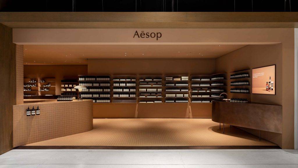 它造出「全球最美门店」，等了 35 年终于来了｜探访 Aesop 中国大陆首店 | 爱范儿