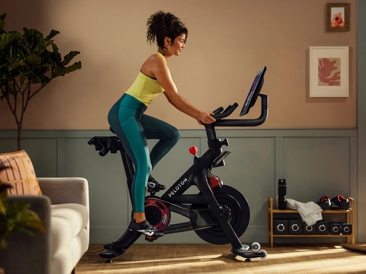 Gear-Peloton-FAMILYROOM_BIKE_WIDE.jpg!720