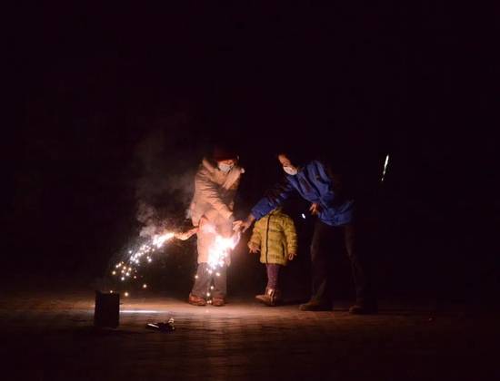 sina - Fuochi d’artificio e petardi sono alla ricerca calda, hai bisogno dell’odore della polvere da sparo per il gusto del nuovo anno?