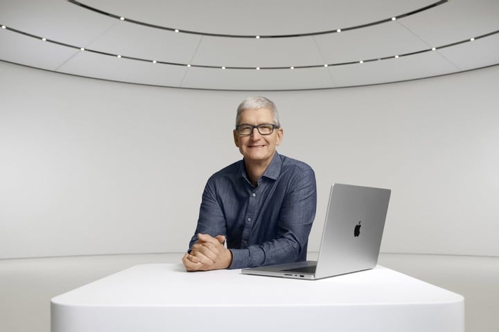 tim-cook-macbook-pro.jpeg!720