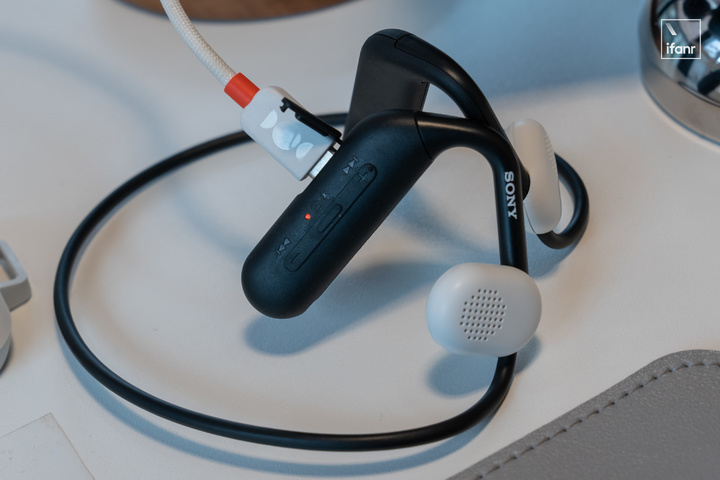 索尼 Float Run 首发体验：一副敞开仍好听的运动耳机 | 爱范儿