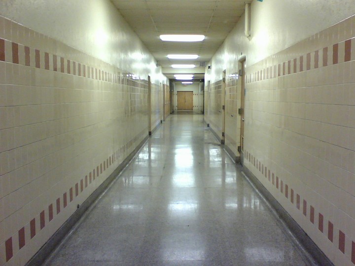 Lorain_High_School_hallway.jpg!720