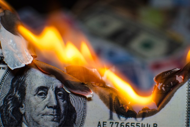 money-fire-100-bill.jpeg!720