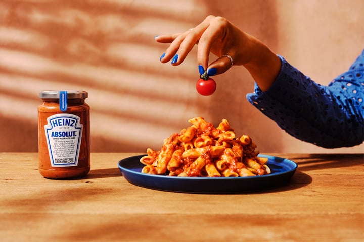 heinz-absolut-vodka-gigi-hadid-tomato-vodka-pasta-sauce-release-info-01.jpeg!720