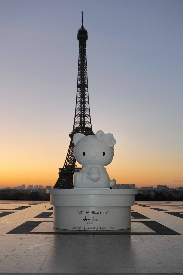 Trocadero-Paris-Hello-Kitty-Install-Dawn-Morning-017.jpg!720