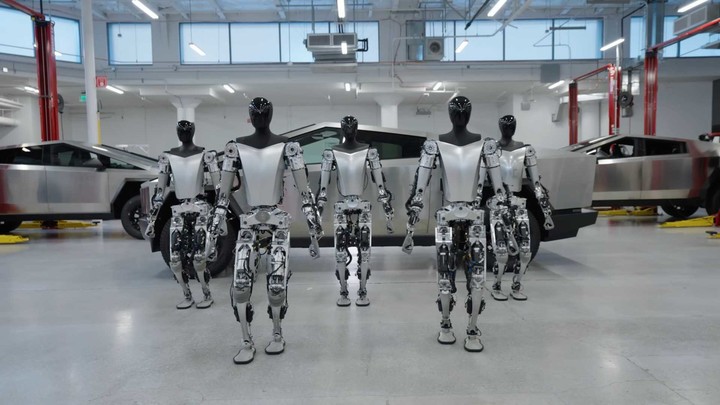 Tesla Optimus Humanoid Robots Walking