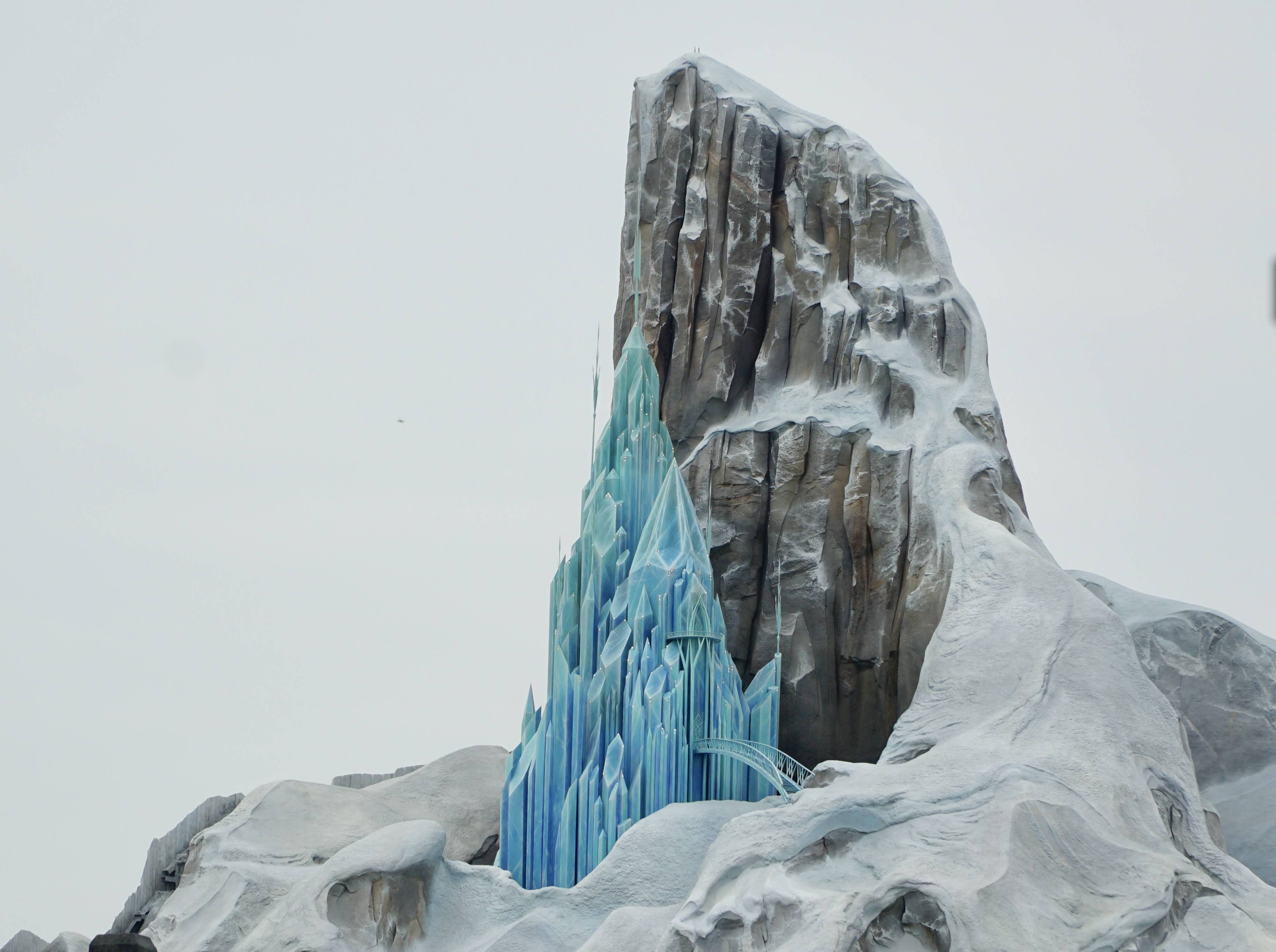 Der Bau dauerte sieben Jahre, aber es ist das größte Osterei in Disneys „Die Eiskönigin“-Park Ein Gespräch mit Imagineers - DSC00171 2