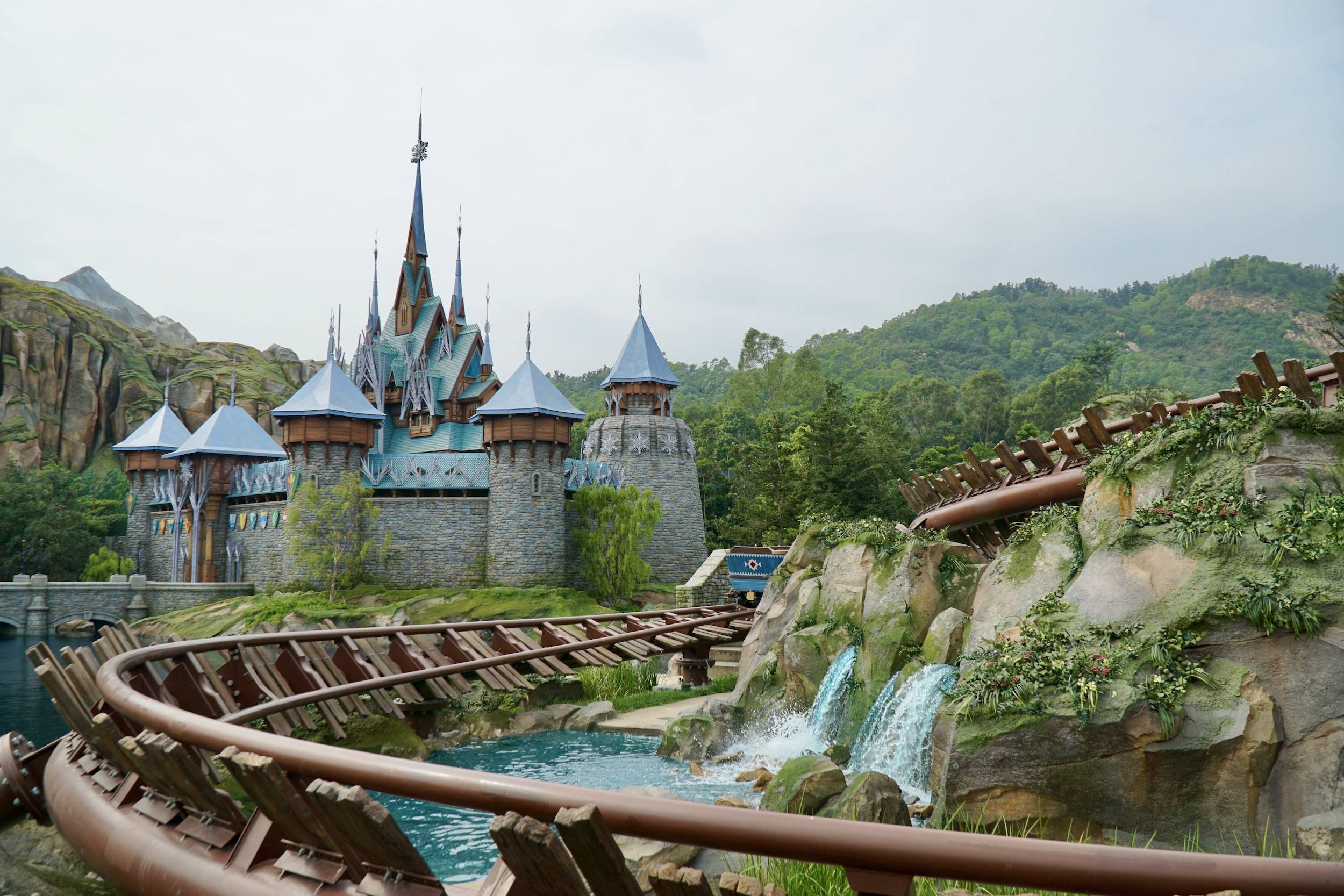 Der Bau dauerte sieben Jahre, aber es ist das größte Osterei in Disneys „Die Eiskönigin“-Park Ein Gespräch mit Imagineers - DSC00194 2 1