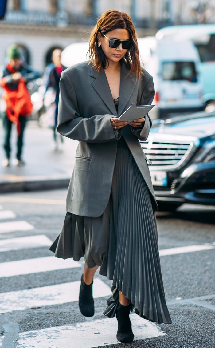 14-all-grey-outfits-that-are-anything-but-boring-2803527.700x0c.jpg!720