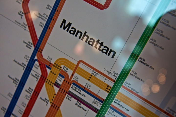 ▲Massimo Vignelli 设计的纽约地铁线路图