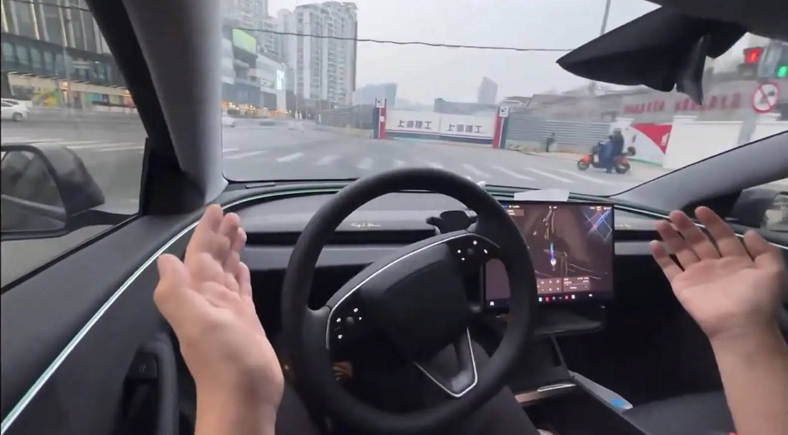 Tesla FSD gelangte schließlich nach China, erkannte jedoch nicht einmal die rote Ampel - Tesla FSD Al Dino China via X