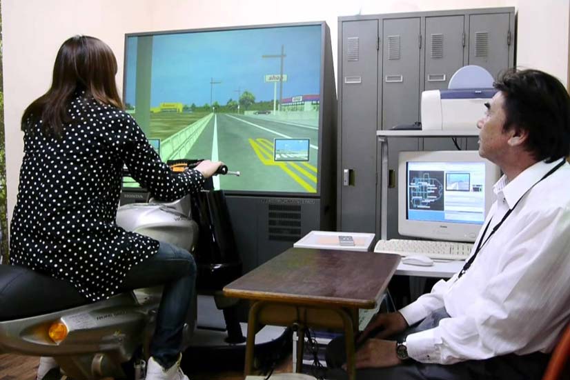 Wenn 0,12 Sekunden zur neuen Normalität werden, brauchen wir dringend einen „Führerschein für Hochleistungsautos“ - Bike Simulator School Japan v01