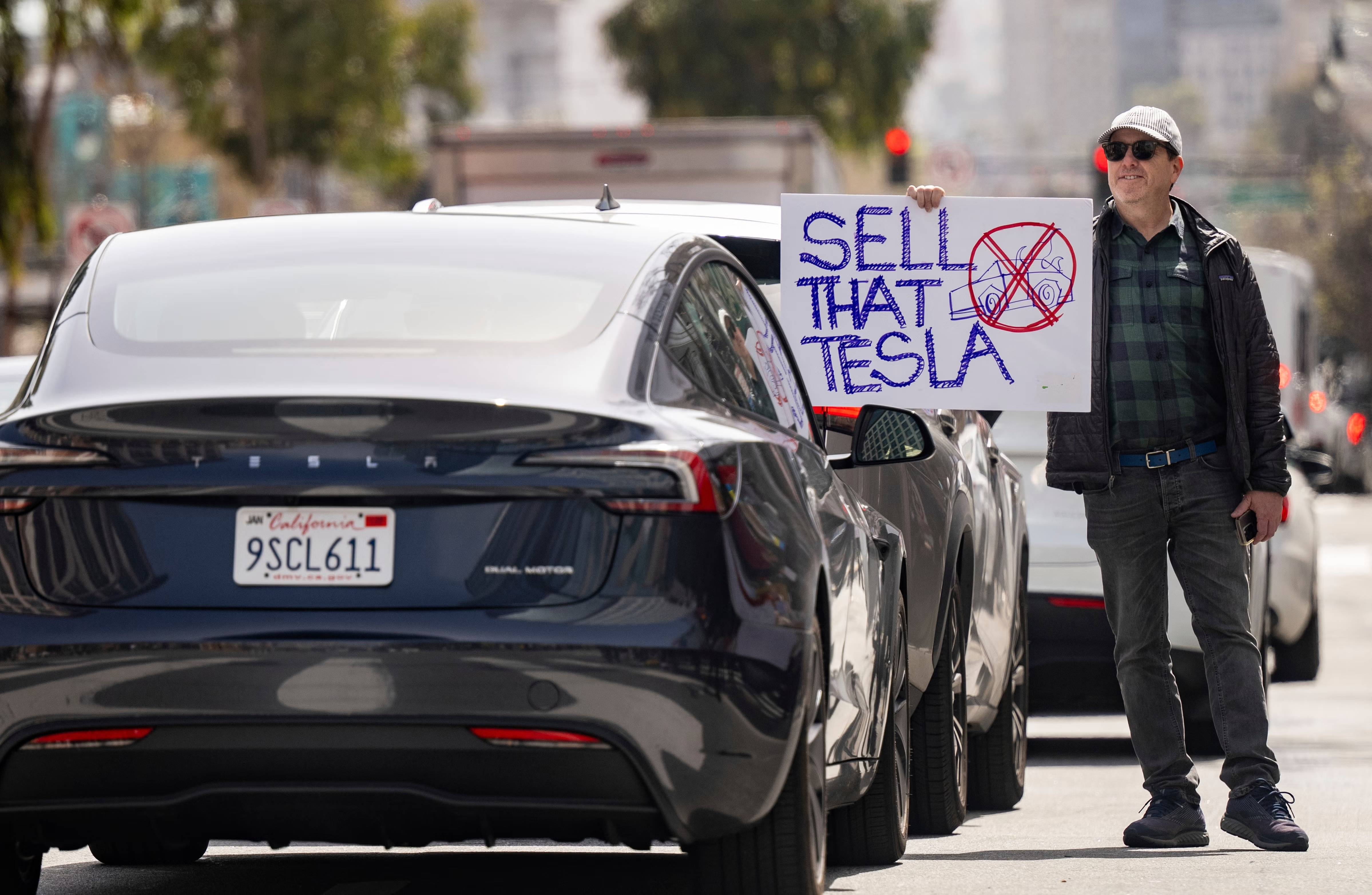 Panzer zerschmetterten Tesla, Mitarbeiter zwangen Musk, ihn zu verdrängen, und die Person, die das Problem angesprochen hatte, wurde aufgeklärt - vfgtd
