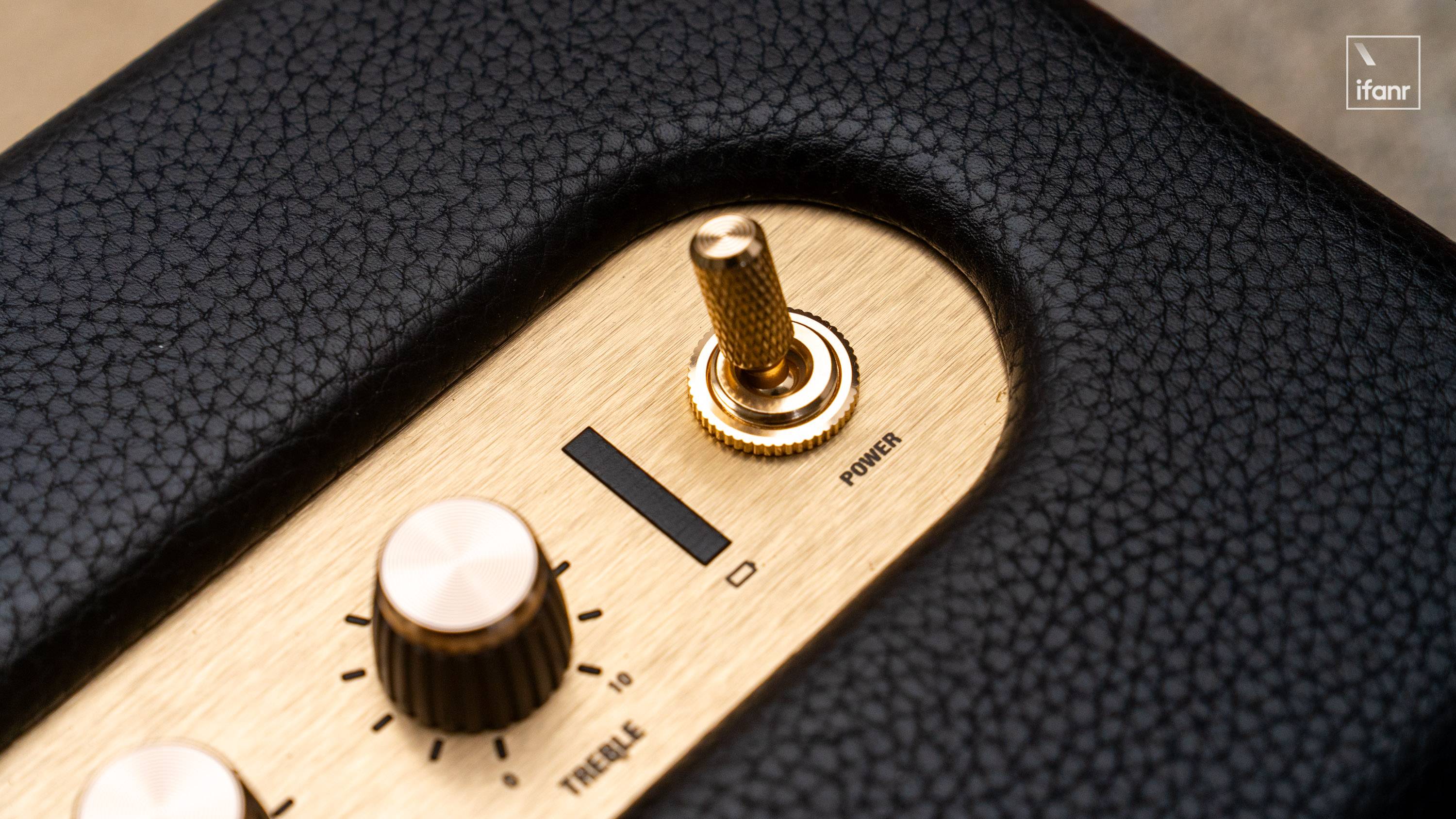 Marshall Kilburn III im Test: 50 Stunden ultralange Akkulaufzeit, ein solides Upgrade unter dem Attribut „tragbarer Lautsprecher“ - 06KilburnIII304435