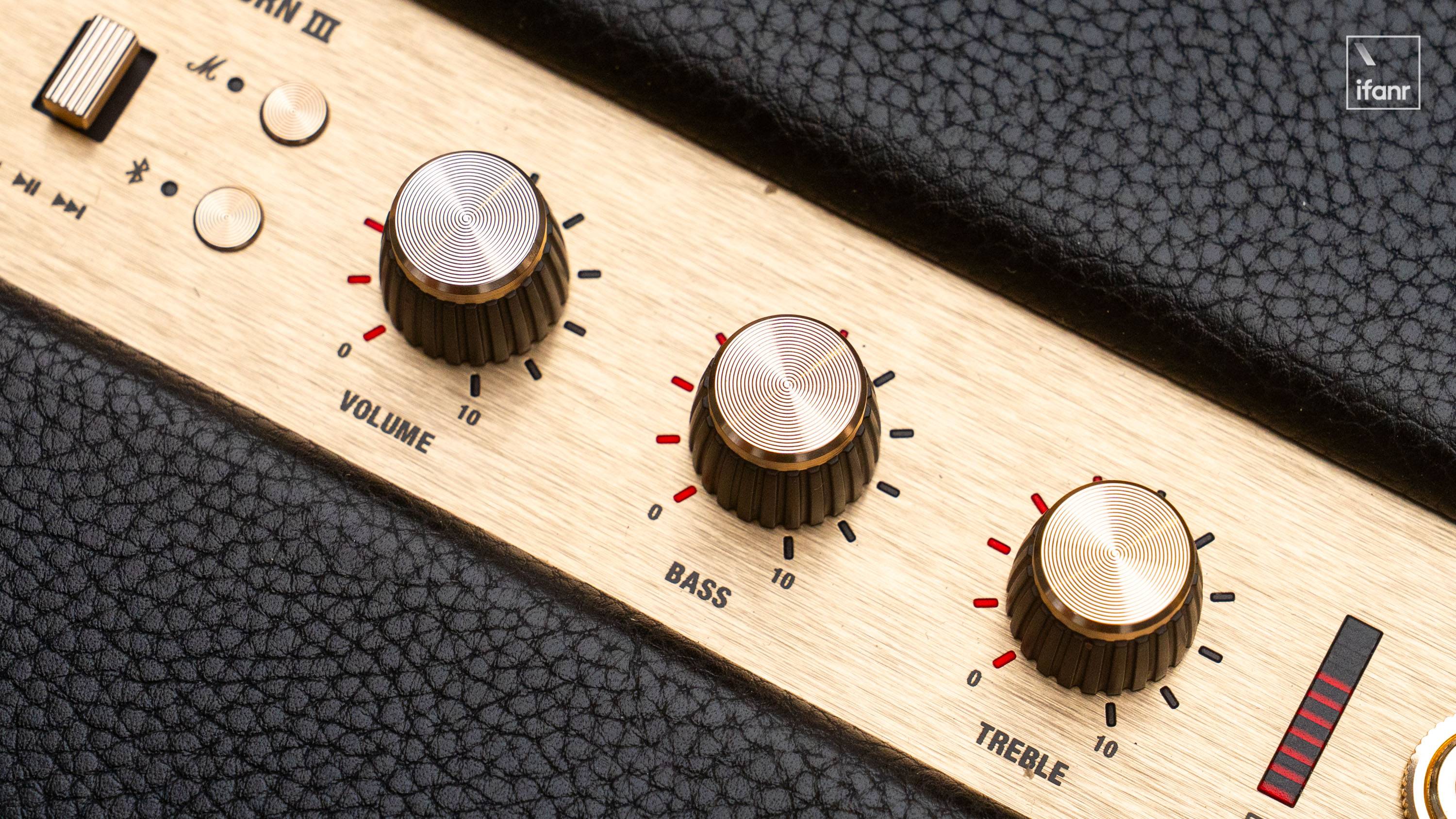 Marshall Kilburn III im Test: 50 Stunden ultralange Akkulaufzeit, ein solides Upgrade unter dem Attribut „tragbarer Lautsprecher“ - 11KilburnIII304437