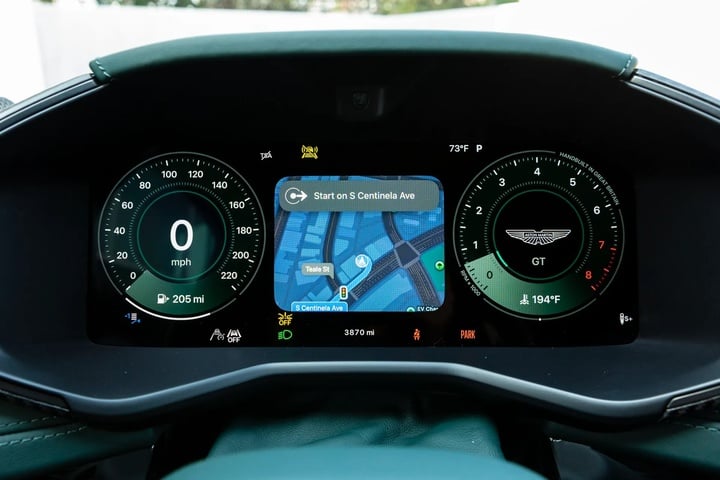 08 Apple CarPlay Ultra gauge cluster theme