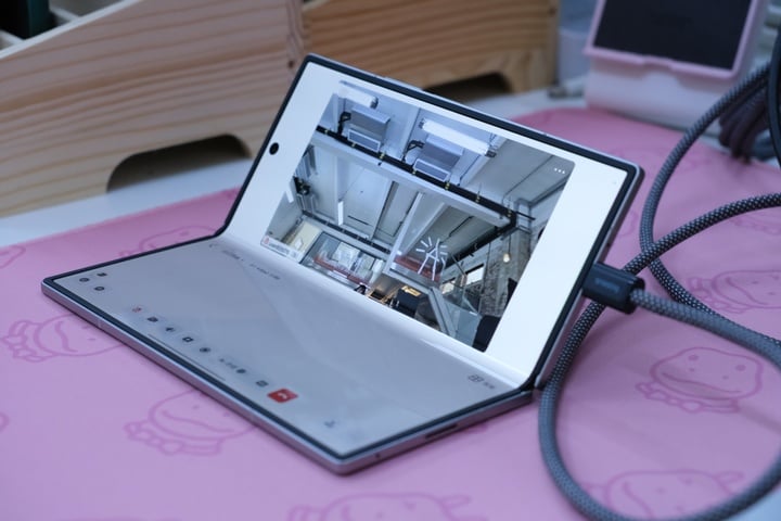 12 Fold7 video conference