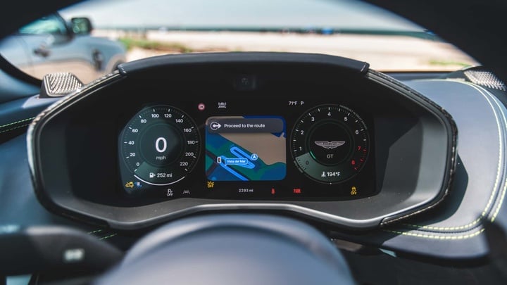 aston martin apple carplay ultra review4