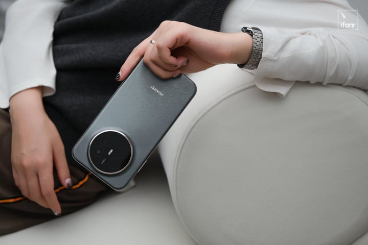 华为Mate 70 Air 轻薄旗舰:Air 的手感,Mate 的体验 11 12 business casual