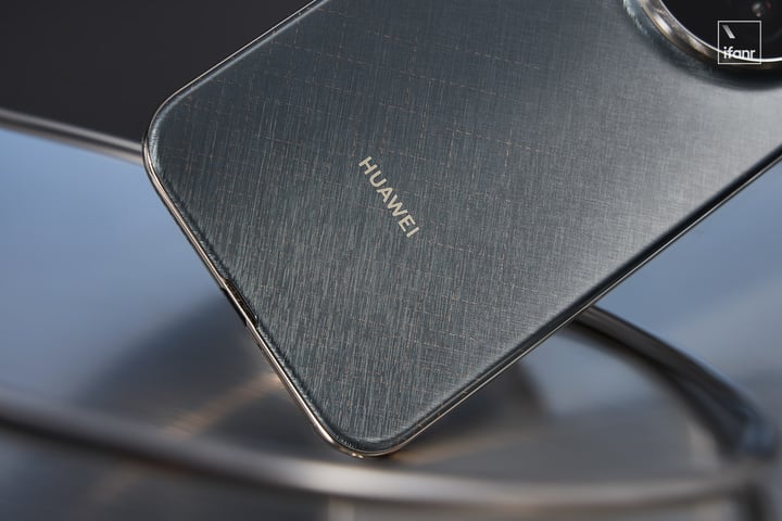 华为Mate 70 Air 轻薄旗舰:Air 的手感,Mate 的体验 13 14 hidden