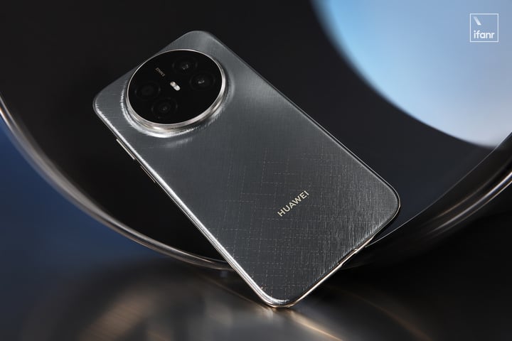 华为Mate 70 Air 轻薄旗舰:Air 的手感,Mate 的体验 1 2 thin golden line