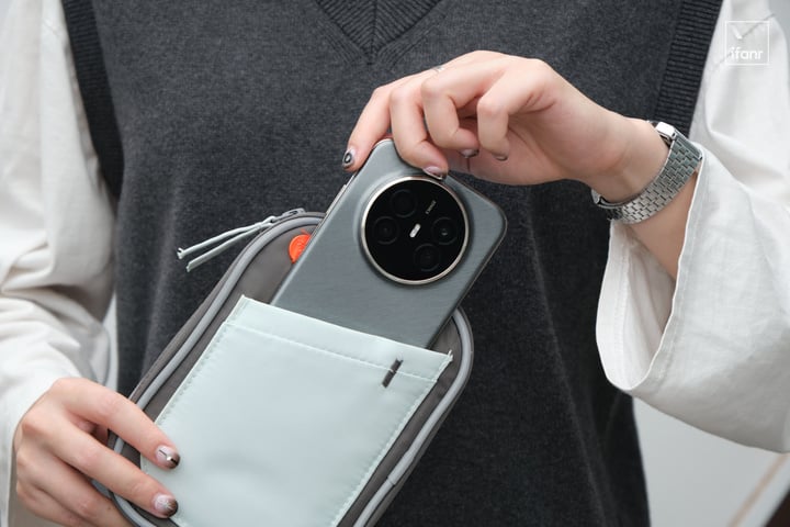 华为Mate 70 Air 轻薄旗舰:Air 的手感,Mate 的体验 3 4 in bag