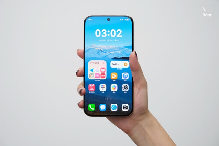 华为Mate 70 Air 轻薄旗舰:Air 的手感,Mate 的体验 4 6 hand fit