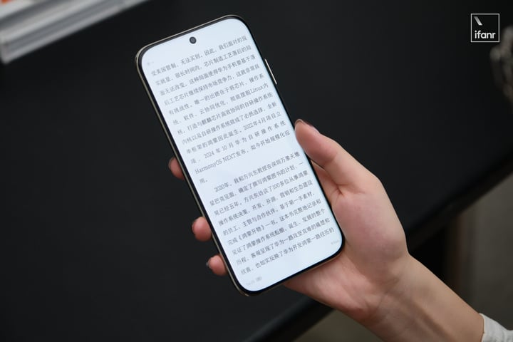 华为Mate 70 Air 轻薄旗舰:Air 的手感,Mate 的体验 6 7 huawei books