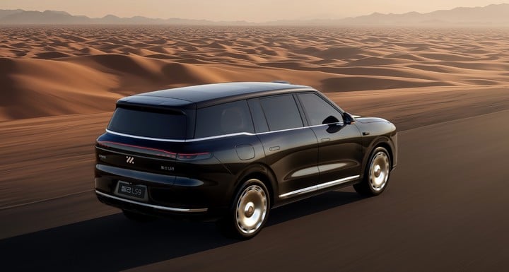 能淋浴、有地暖,上汽最强旗舰智己 LS9 上市, 32.28 万元起 2 Xnip2025 11 13 18 49 44