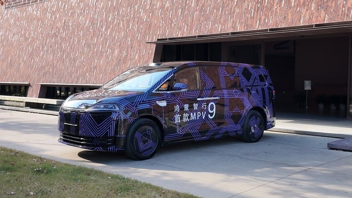 鸿蒙智行首款 MPV 命名为「智界 V9」,余承东:超越市面上所有旗舰 2 3 3