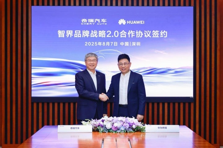 鸿蒙智行首款 MPV 命名为「智界 V9」,余承东:超越市面上所有旗舰 7 7 1