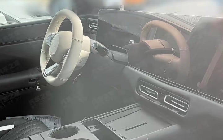 鸿蒙智行首款 MPV 命名为「智界 V9」,余承东:超越市面上所有旗舰 3 Xnip2025 12 09 17 47 59