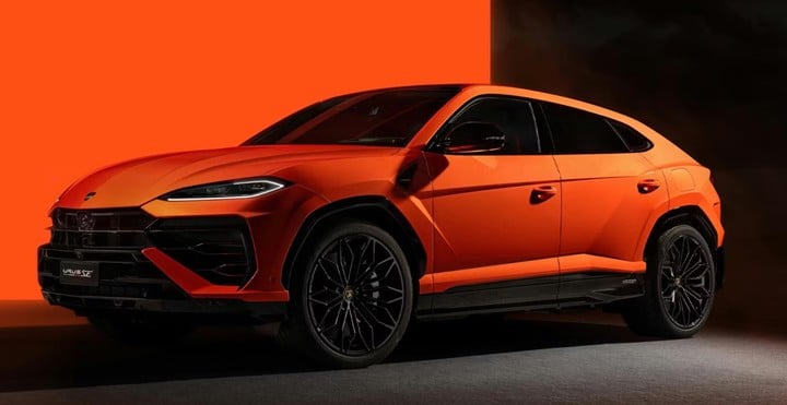 造型撞脸小米 YU7,绝不做 SUV 的迈凯伦,还是妥协了 6 Xnip2025 12 12 16 27 34