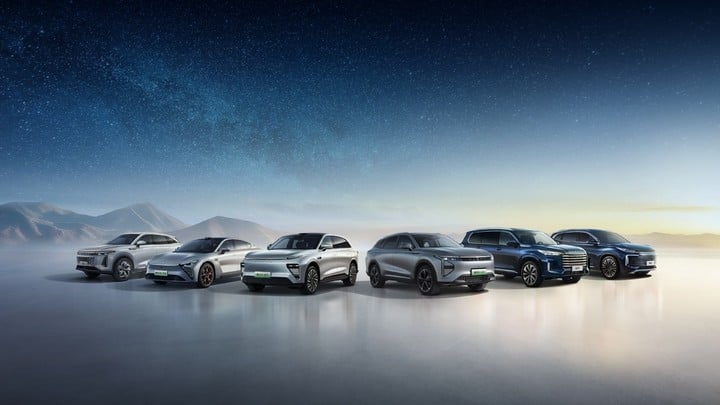 鸿蒙智行首款 MPV 命名为「智界 V9」,余承东:超越市面上所有旗舰 8 banner