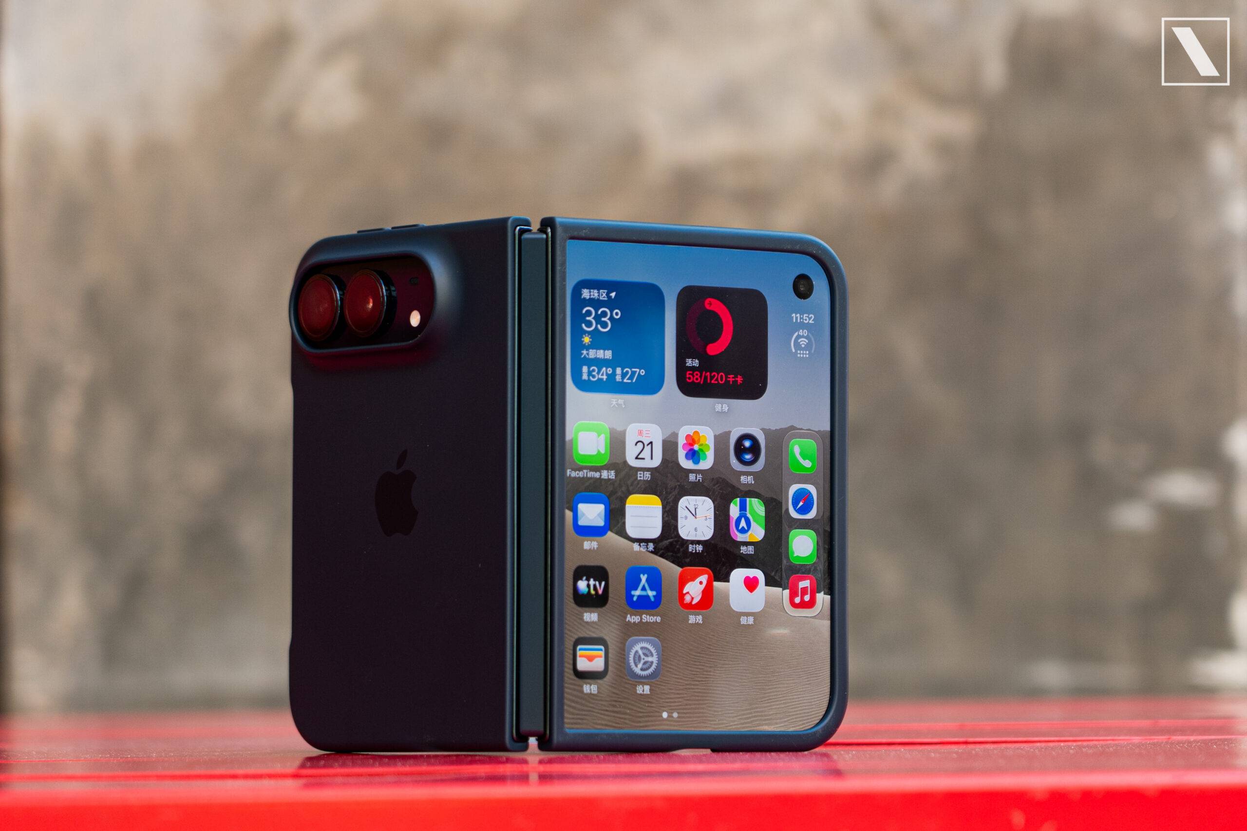 早报｜iPhone Duo破发/企业微信回应色情引流信息/曝触屏MacBook Pro周四登场