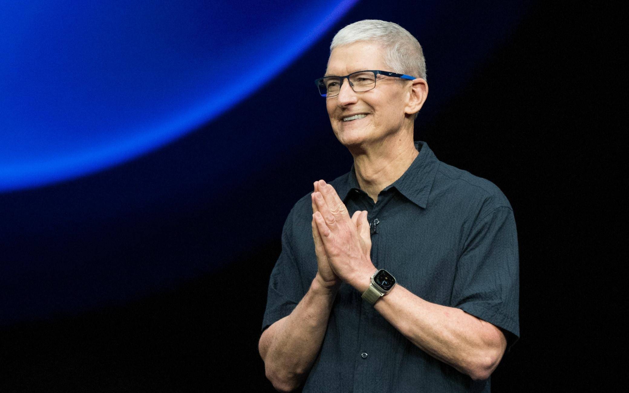 早报｜库克：Apple Watch要做「个人守护者」/华为折叠屏出货量突破2000万台/DeepSeek拟入局具身智能